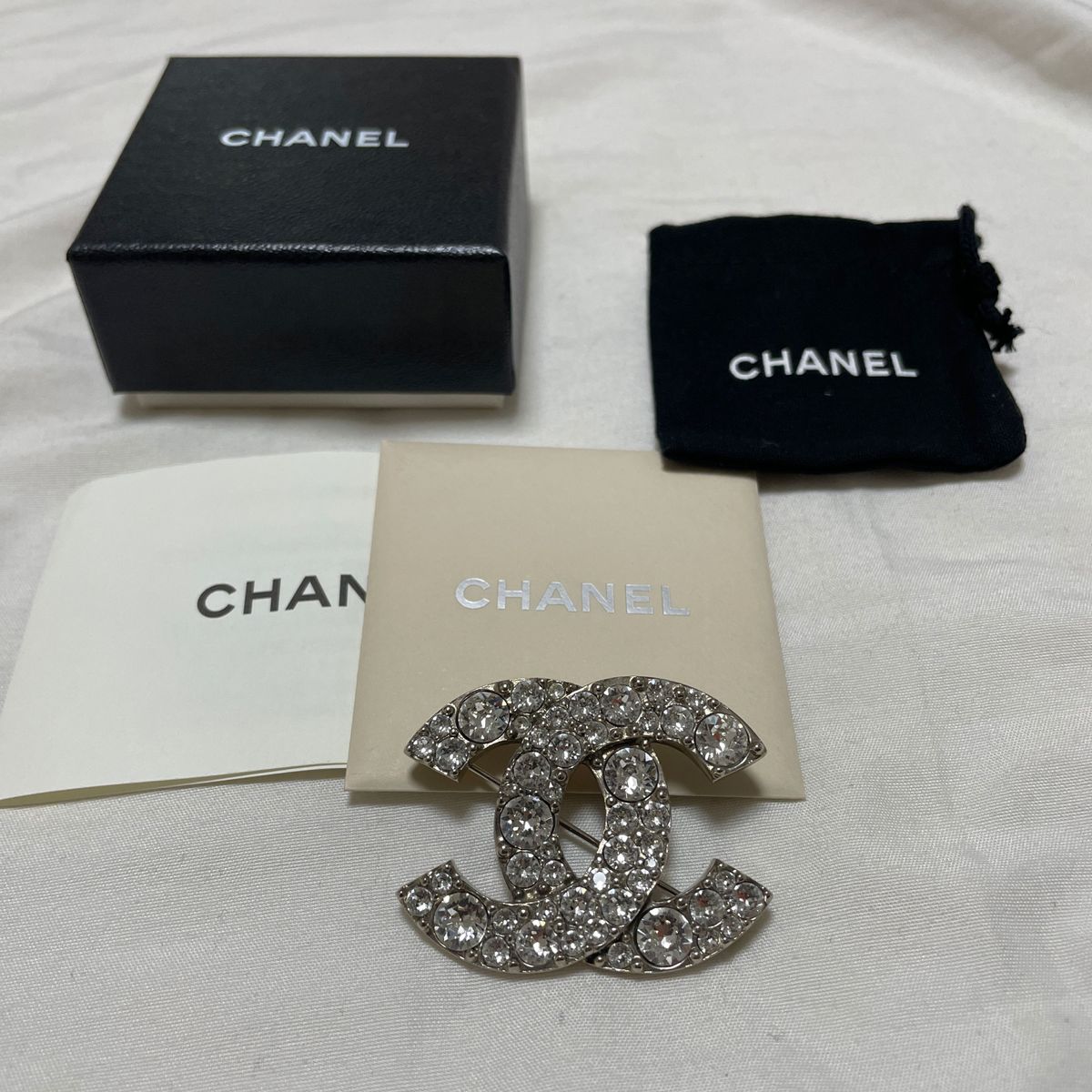 特別な日に◎ラインストーン輝く CHANEL シルバー ブローチ デパート購入 本物 CHANEL シャネル ブローチ シルバー ライン