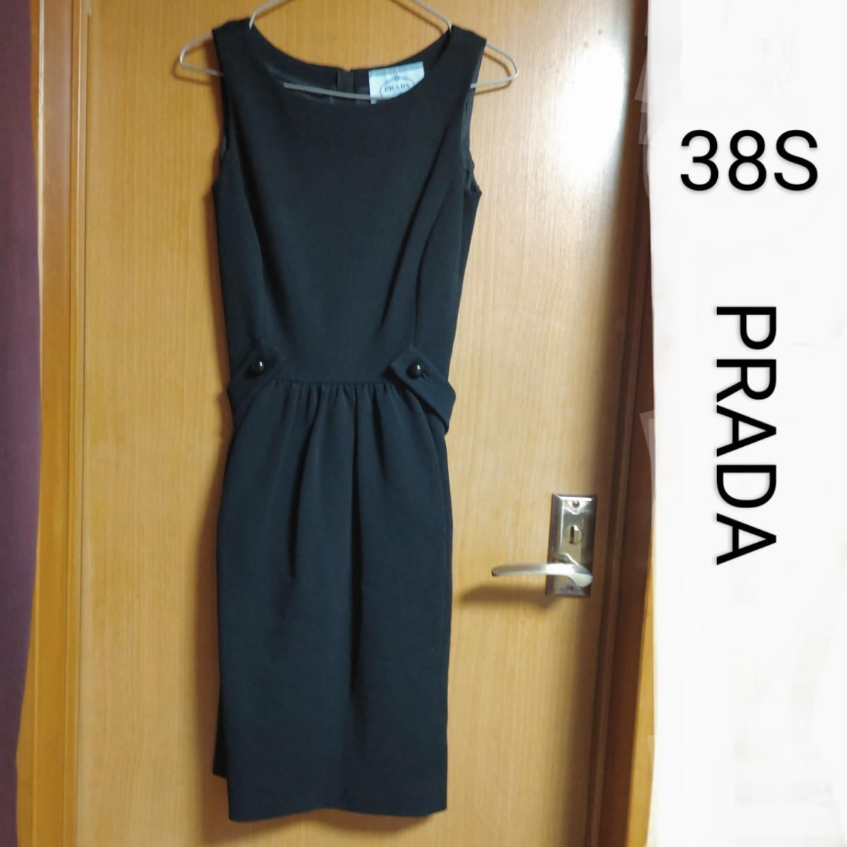 新品同様 38S(7号程度) クリーニング済み PRADA ノースリーブ 新品同様 38S(7号程度) クリーニング済み PRADA ノースリーブ