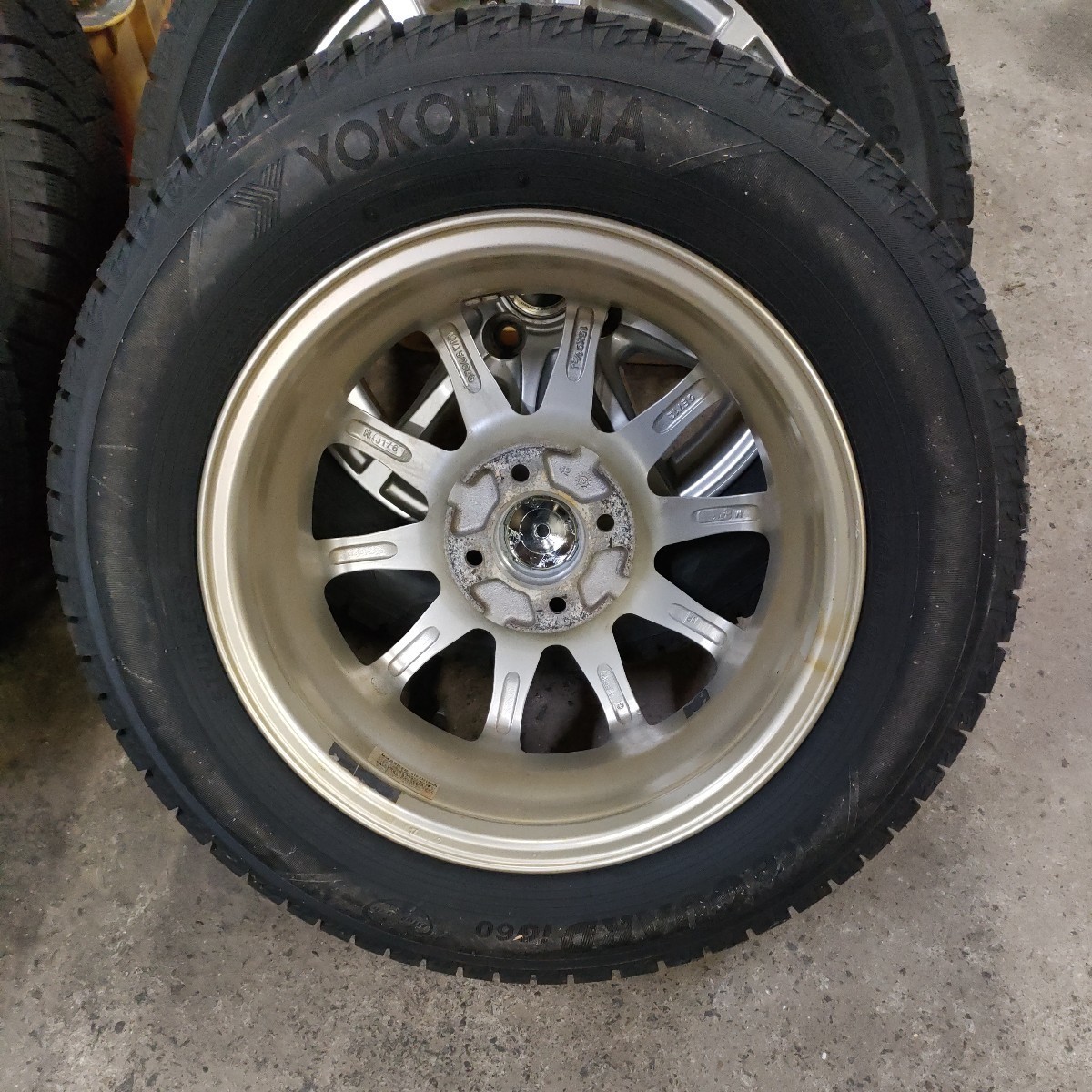 国産 バリ山 185/65R15 スタッドレス タイヤ ホイール 4本 15 5.5J ＋42 PCD100 4H 4穴 アイスガード ig60 22年製２本　21年製２本_画像9