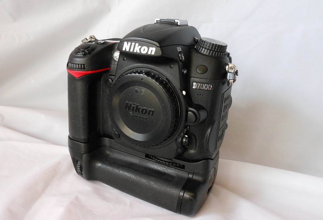 Nikon【ニコンD7000＋MB-D11】驚異のショット数1575枚_画像1