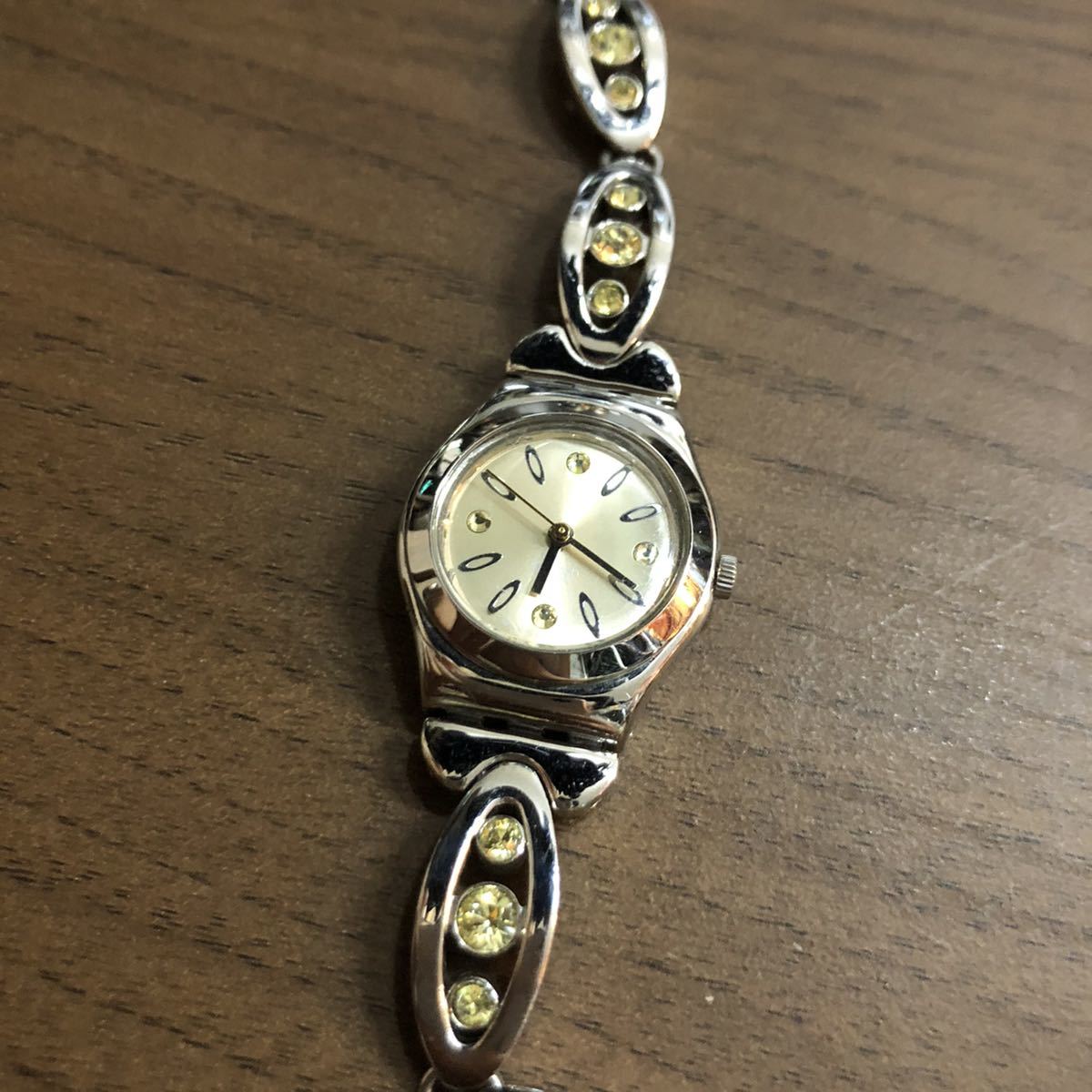  утиль swatch irony Swatch наручные часы серебряный женский кварц аксессуары часы часы серебряный драгоценнный камень батарейка 