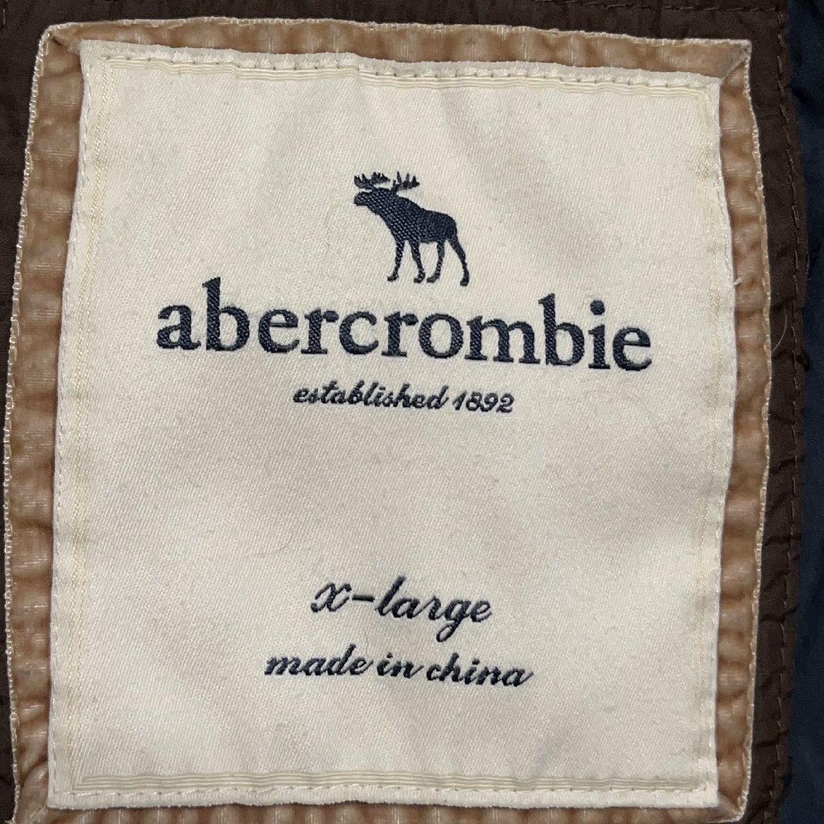 アバクロ XL 古着　ワンポイントロゴ　刺繍　ダウンジャケット　ネイビー　abercrombie レディース_画像9