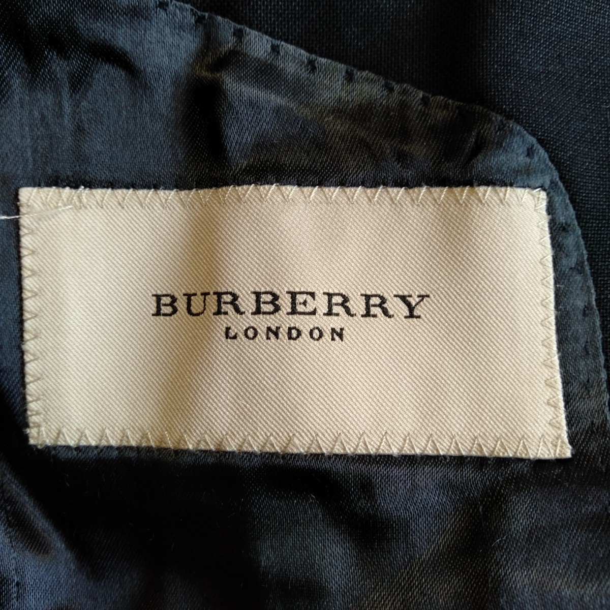 む096 BURBERRY サイズ44 テーラードジャケット ウール 黒 レディースジャケット ブレザー バーバリー 洋服_画像3