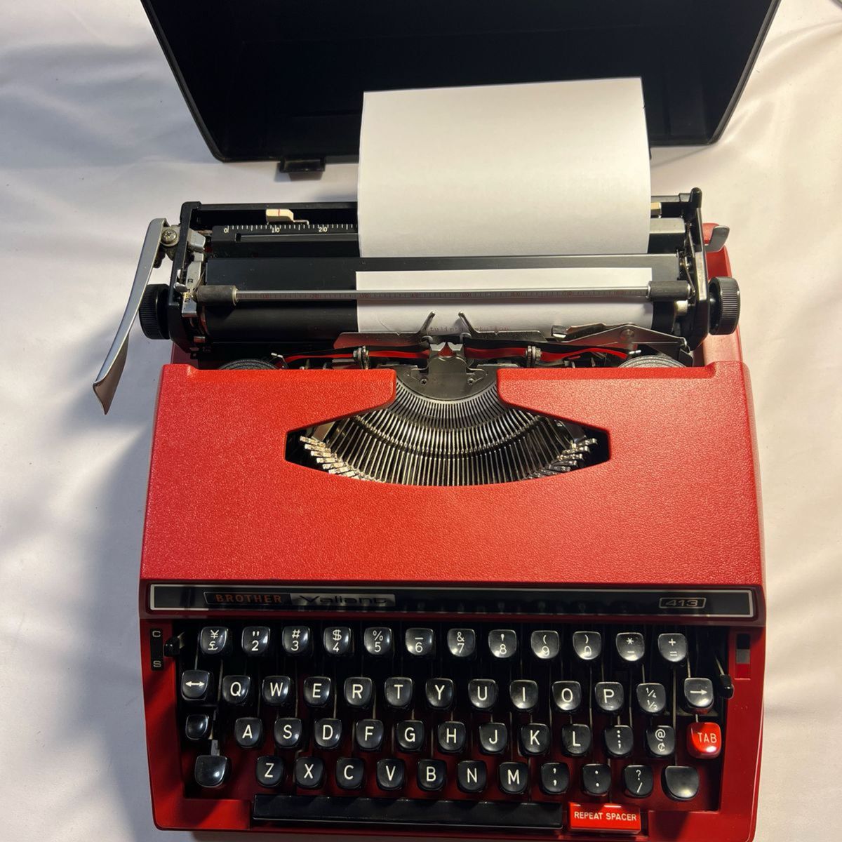 「即決・送料無料」ポータブル英文タイプライター1970年代のブラザー製です。アンティーク完動品