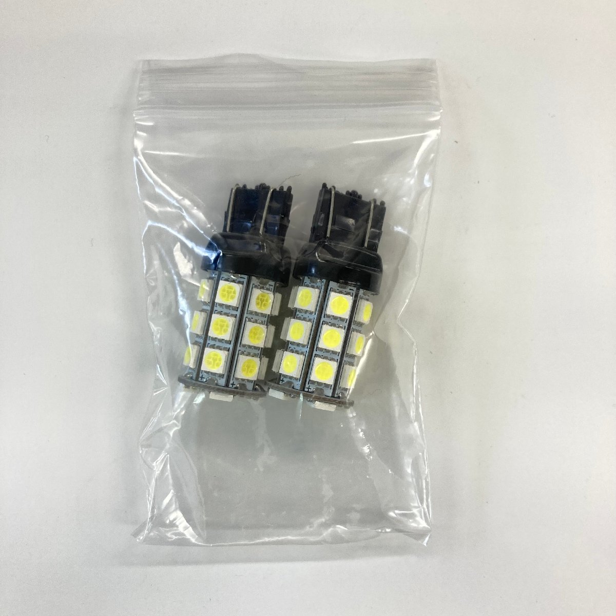 【未使用品】ホワイト t20 led ダブル27連3chipSMD 上品さと明るさを高次元で融合！ テールランプ ウインカーにオススメ 送料無料!_画像4