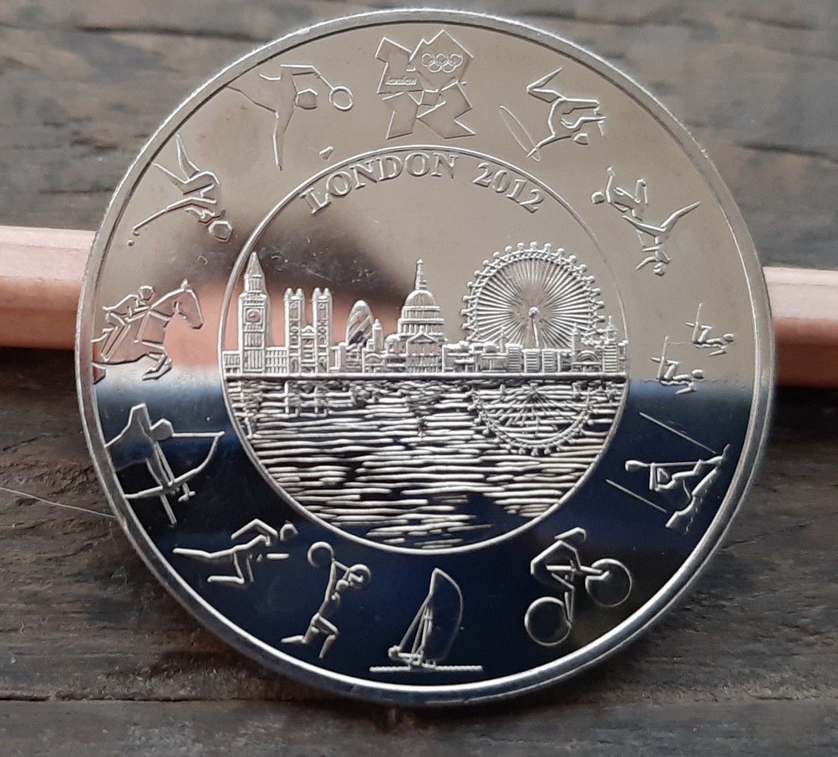 エリザベス女王 英国 イギリス 2012年 ブリティッシュ 記念 コイン 5ポンド 28g British  ￡5 Coin