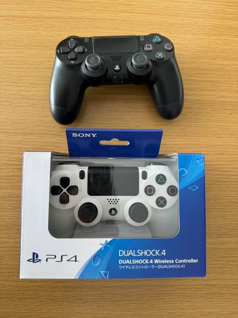 PS4 ワイヤレスコントローラー　PlayStation ホワイト ブラック DUALSHOCK4_画像1