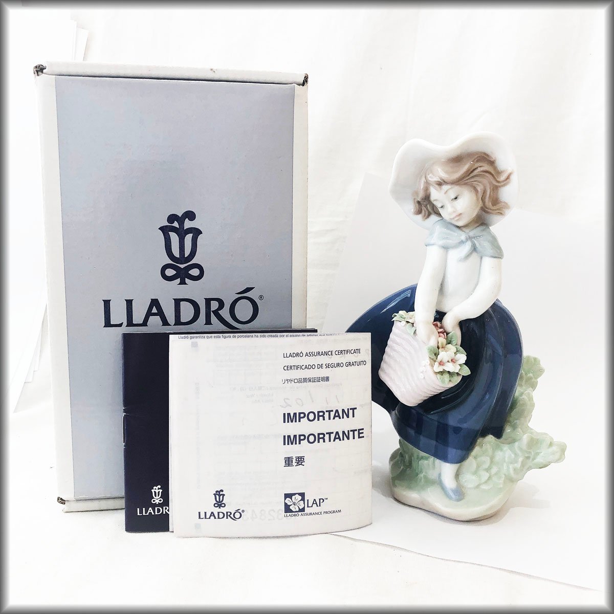 箱・証明書付き◆LLADRO◆リヤドロ きれいな花ばかり LINDA CON CAPAZO PRETTY PICKINGS 010.05222