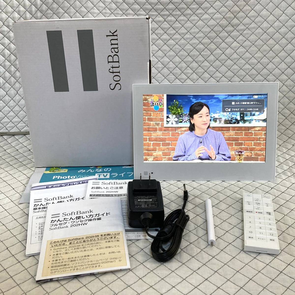 【圏外表示無】SoftBank PhotoVisionTV 202HW 地デジ防水テレビ 全画面化&圏外表示改造済 ワンセグ フルセグ お風呂 車中泊 災害用W1_画像1