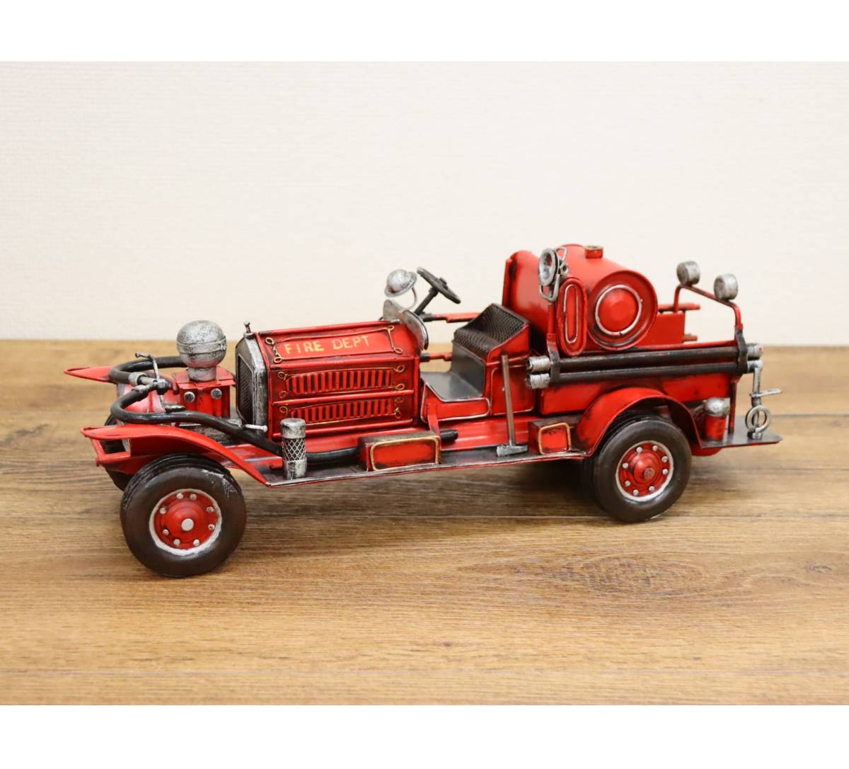 メーカー不明 消防車 置物 ブリキ FIREDEPT インテリア/コレクション/雑貨 置き物/飾り物 模型/フィギュア/車 『ZU773+』_画像1