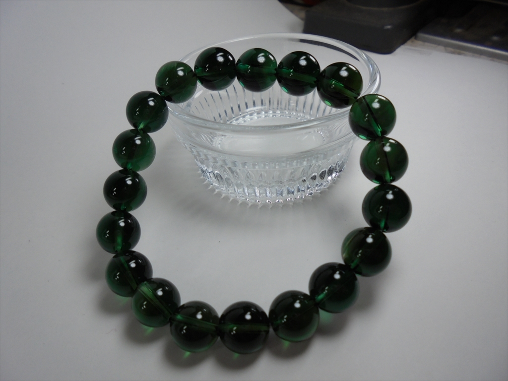 . heart - green quartz 10mm- inside diameter 16cm- natural stone bracele 