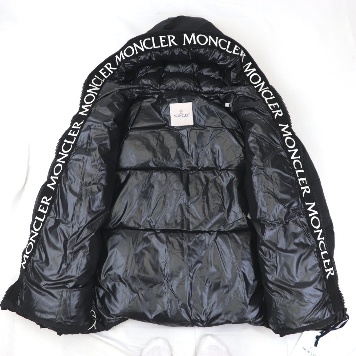 未使用 モンクレール 19年 MONTCLA ロゴ刺繍 ダウンジャケット メンズ 黒 4 ナイロン MONCLER_画像4