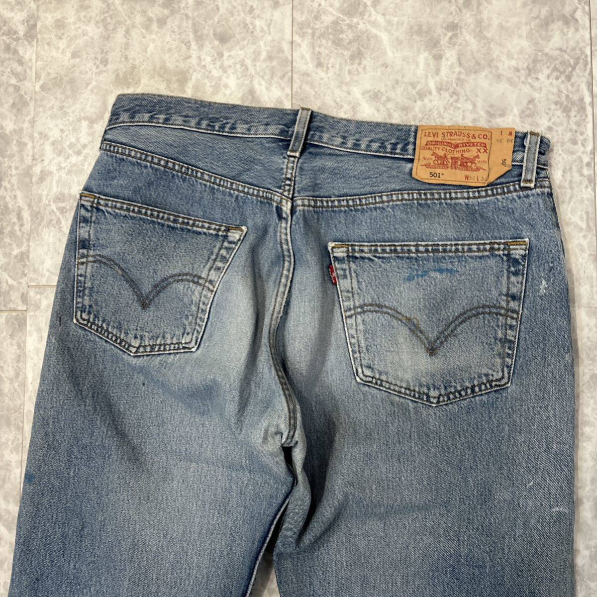 JJ＊ 古着 '名作モデル' 大きいサイズ LEVI’S リーバイス 501 ストレート デニムパンツ / ジーンズ W38 L34 メンズ ボトムス ボタン裏 T01_画像5