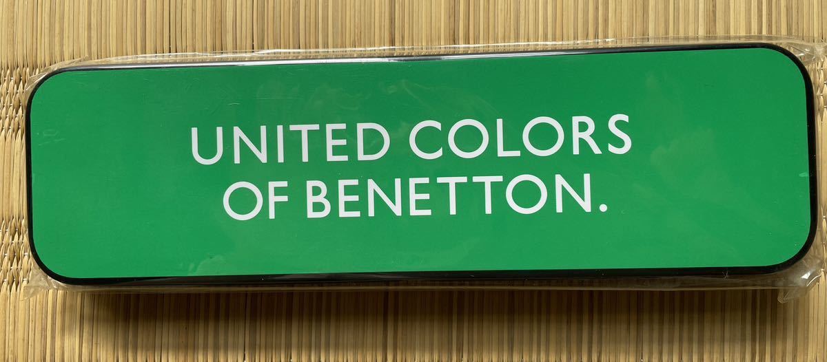 BENETTON ベネトン　缶ペンケース緑色_画像1