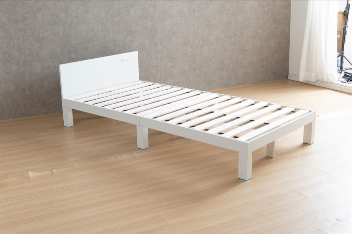 【新品未使用】コンセント付きすのこベッド 天然木 木製 シングル フレームのみ ブラウン_画像5