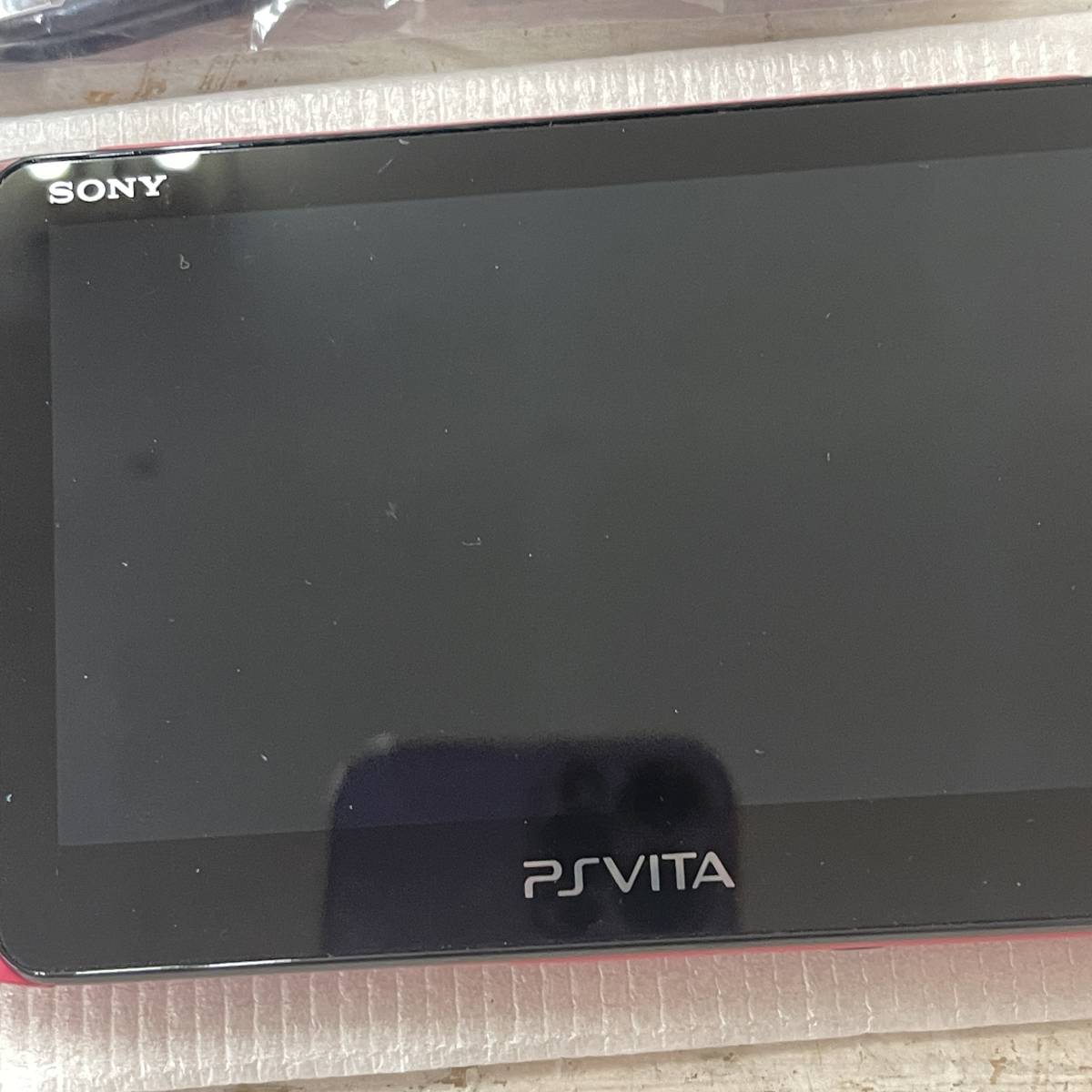 30253025　SONY ソニー PS VITA PCH-2000 ZA15 1GB 本体 wi-fi モデル/ピンク/ブラック　初期化済　箱・取説・おまけソフト付き_画像4