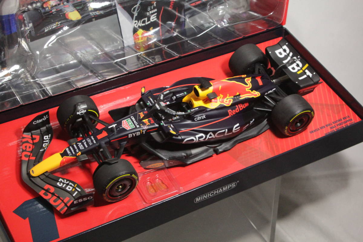 MINICHAMPS 1/18 レッドブル RB18 フェルスタッペン 2022年 オランダGP 優勝 _画像2