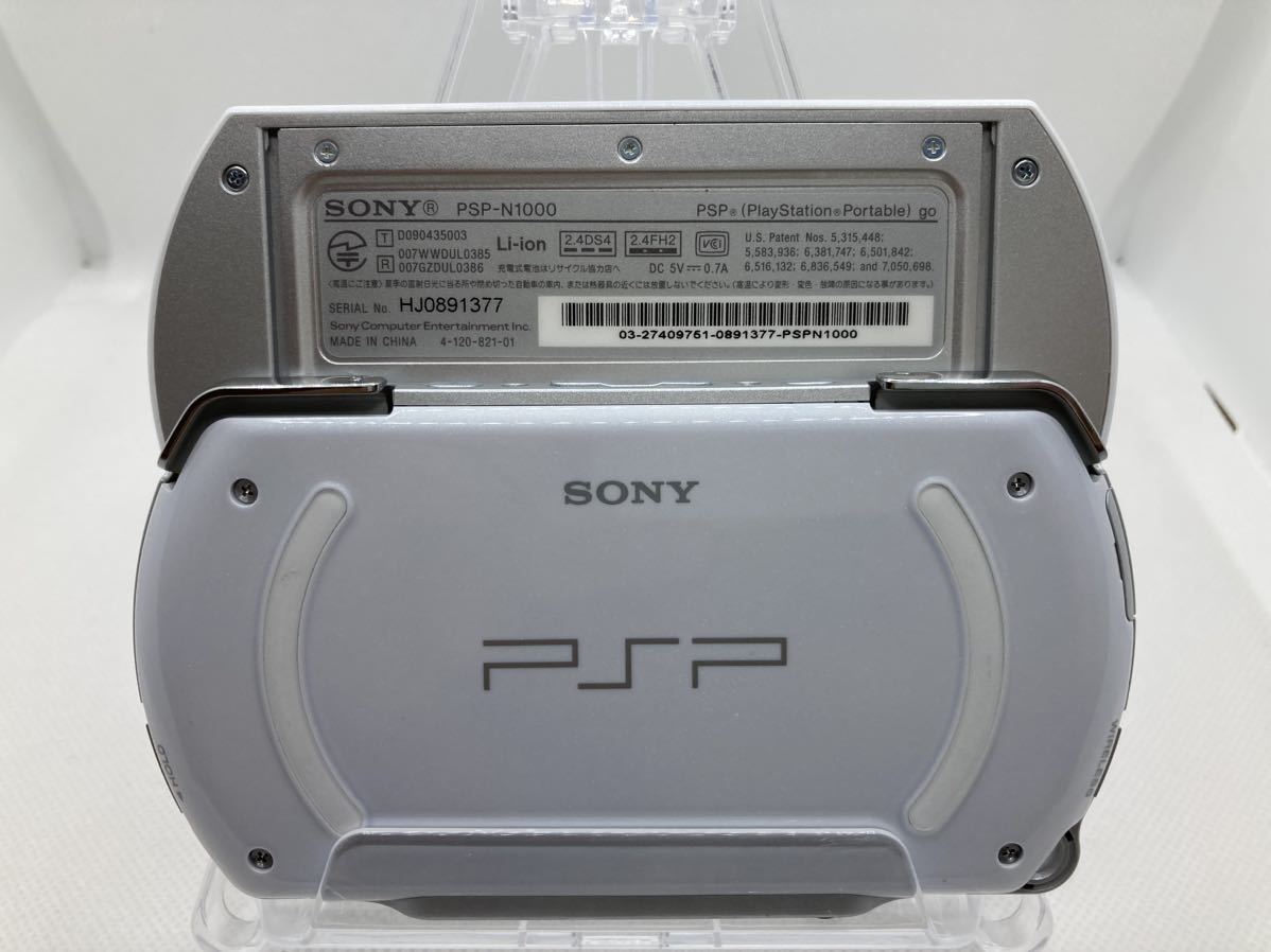 液晶新品　美品　PSPgoホワイト　メモリースティック8GB付き　SONY ソニー プレイステーションポータブル_画像5
