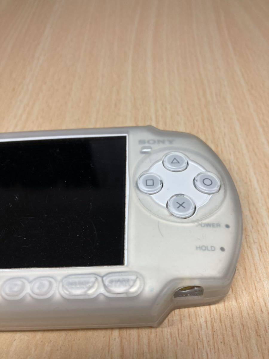 PSP2000ホワイト　メモリースティック付き　SONY ソニー プレイステーションポータブル _画像3