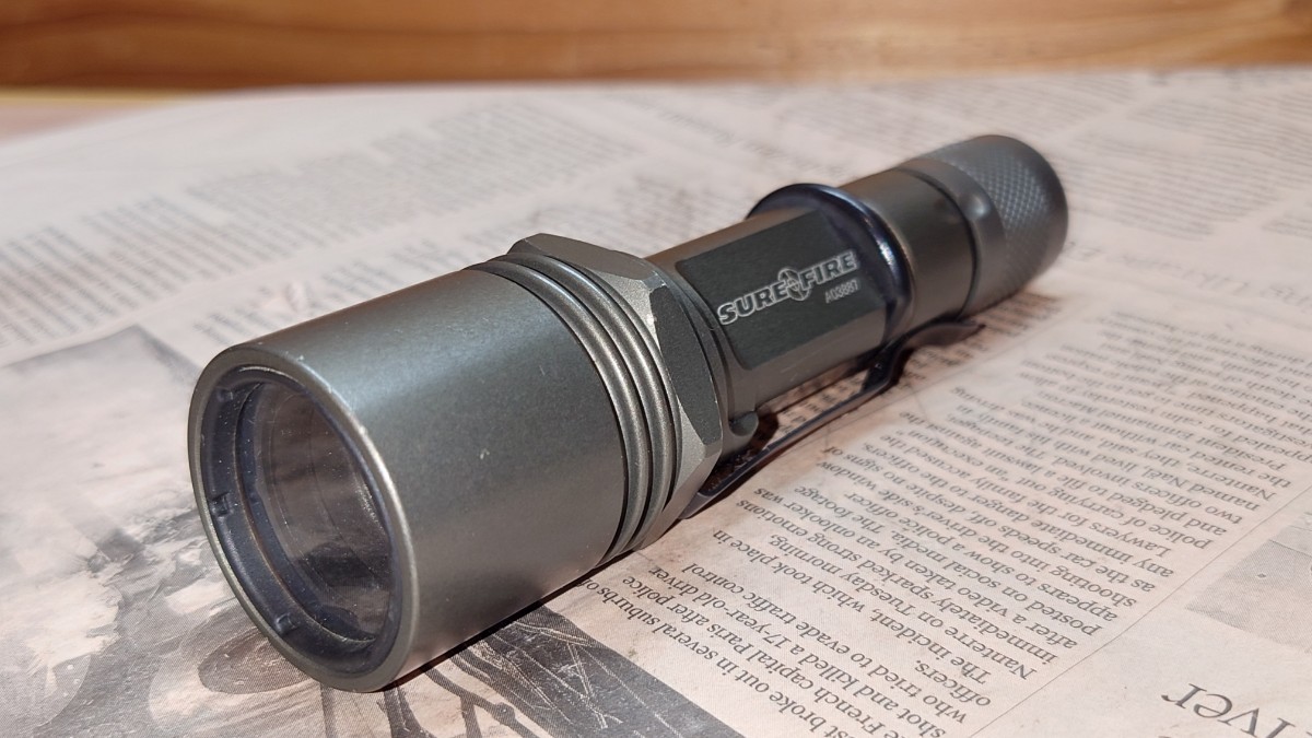 極初期ロゴ】SUREFIRE M2 Millenium Combat Light 2セル6V65 極初期ロゴ】SUREFIRE M2 Millenium Combat Light 2セル6V65
