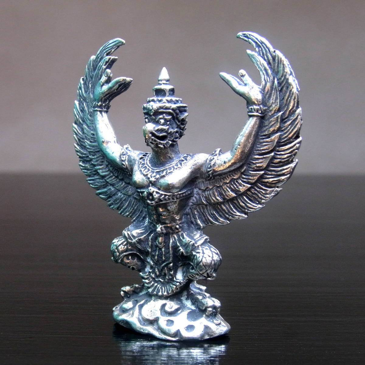 インド神話の鳥 ガルーダの置物 真鍮製 八部衆の迦楼羅（かるら）_画像2