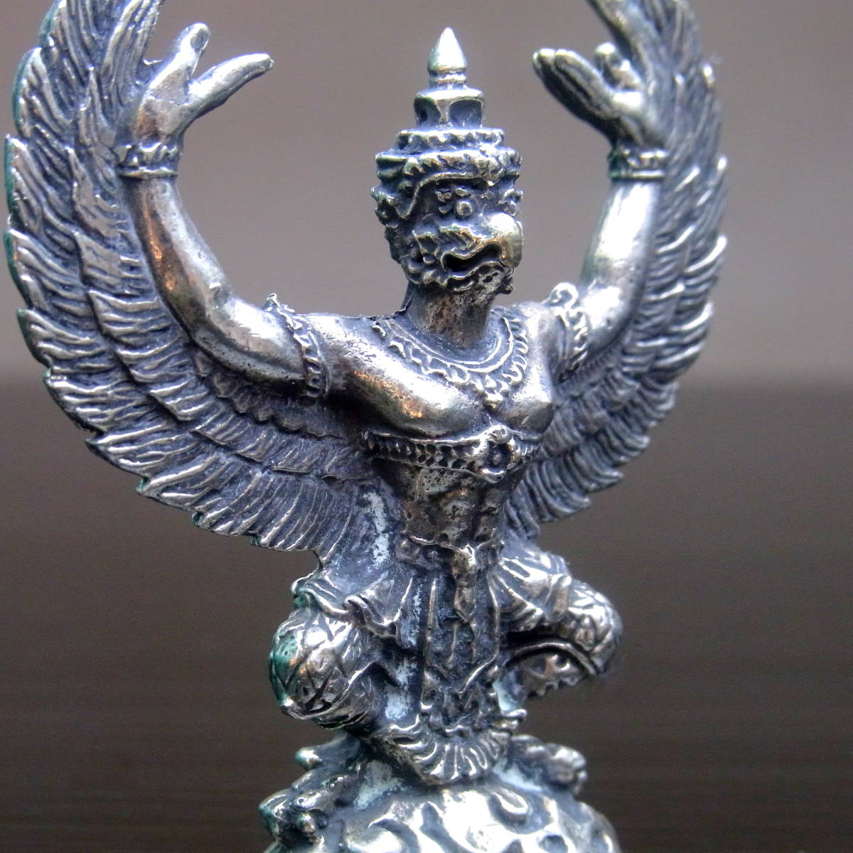 インド神話の鳥 ガルーダの置物 八部衆の迦楼羅（かるら）真鍮製 _画像4