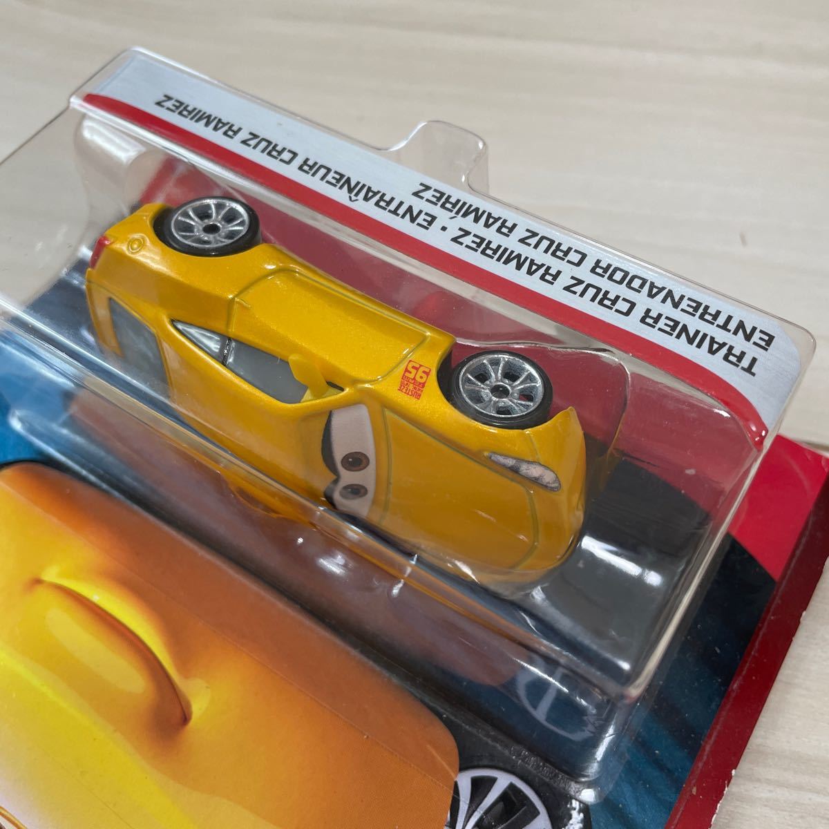 マテル カーズ　TRAINER CRUZ RAMIREZ with HEAD SET トレーナー　クルーズラミレス　ヘッドセット MATTEL CARS ミニカー キャラクター_画像6