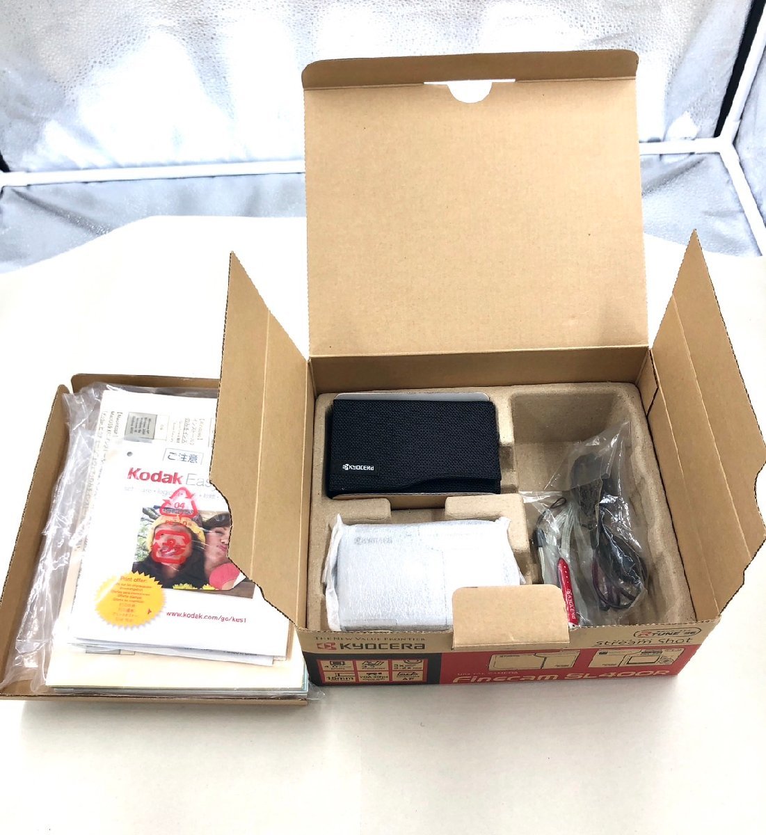 【充電ケーブルなし】KYOCERA 京セラ デジタルカメラ Finecam SL400R シルバー 充電がなく動作確認不可 Y592_二段になっています