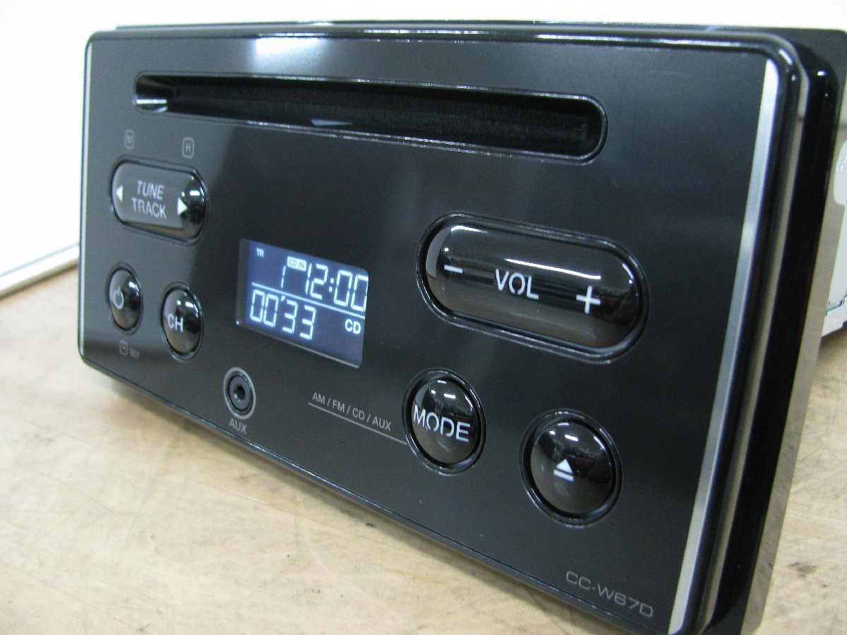 [106867-A]スバル純正 CDデッキ プレーヤー 2DINオーディオ フロントAUX装備 CC-W67D 動作良好の画像2