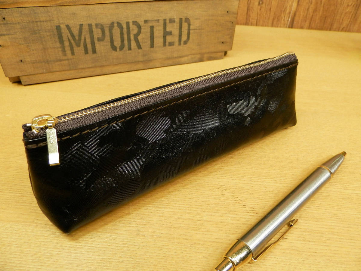 ☆カモフラ迷彩柄レザーのペンケースです♪黒ハンドメイド日本製ブラック本革_自立可能です