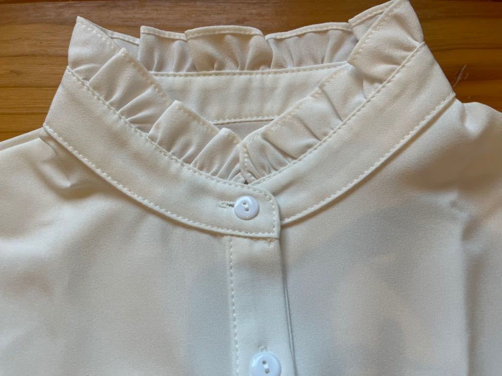 付け襟　フリル　スタンドカラー　白　つけ襟　新品　ホワイト セーター トレーナー Tシャツに_画像2