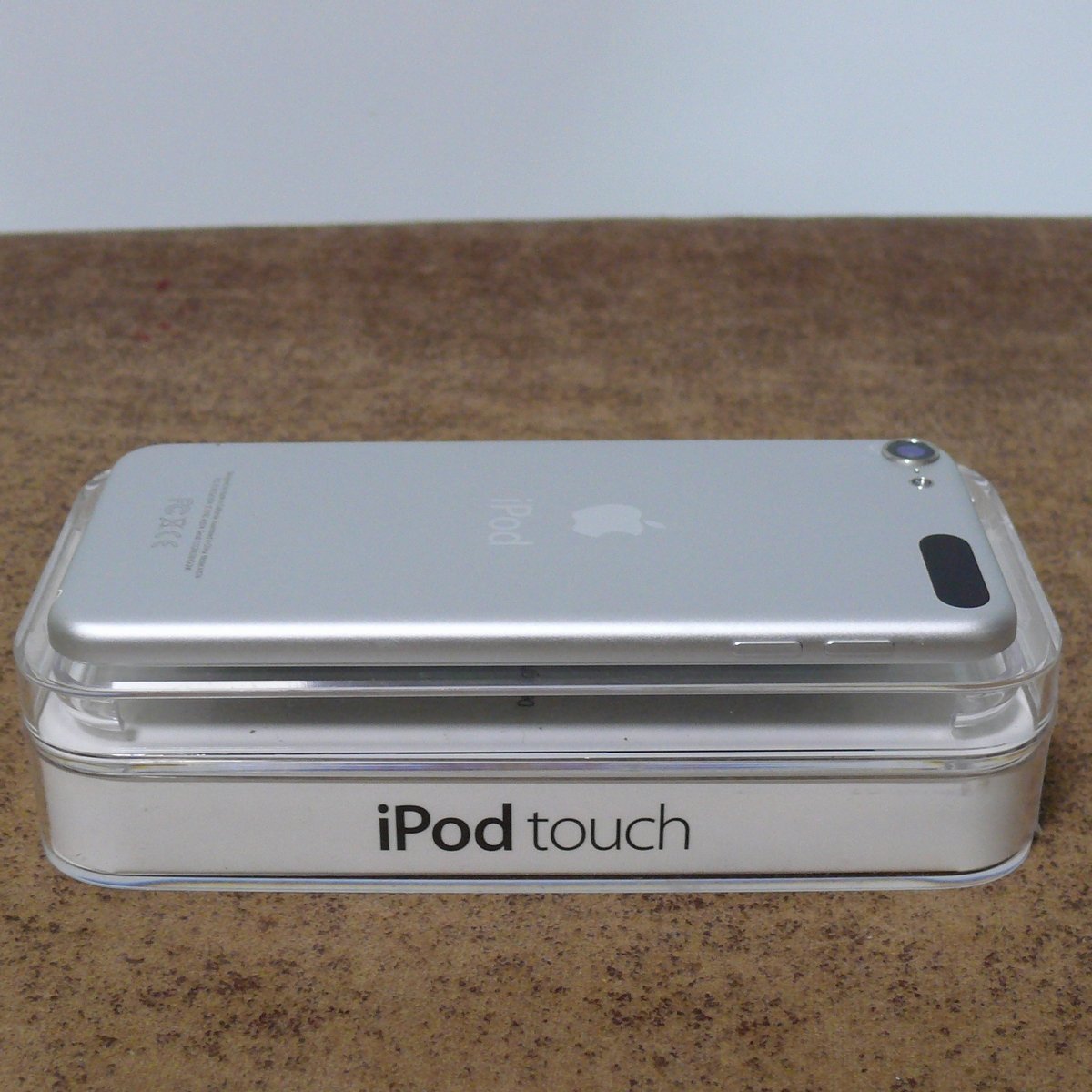 a257b☆Apple iPod touch 32GB シルバー☆wi-fi A1574 MKHX2J/A☆初期化済☆付属品付き_画像5