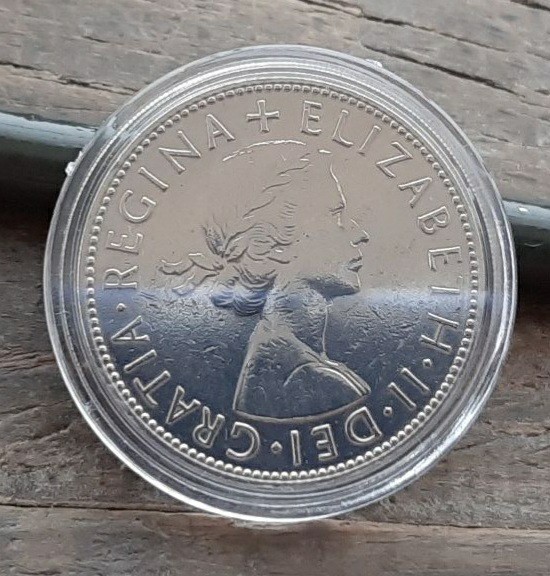硬貨 イギリス 1963年 ハーフクラウン 英国コイン 美品です 本物エリザベス女王 32mm 14g コイン_画像2