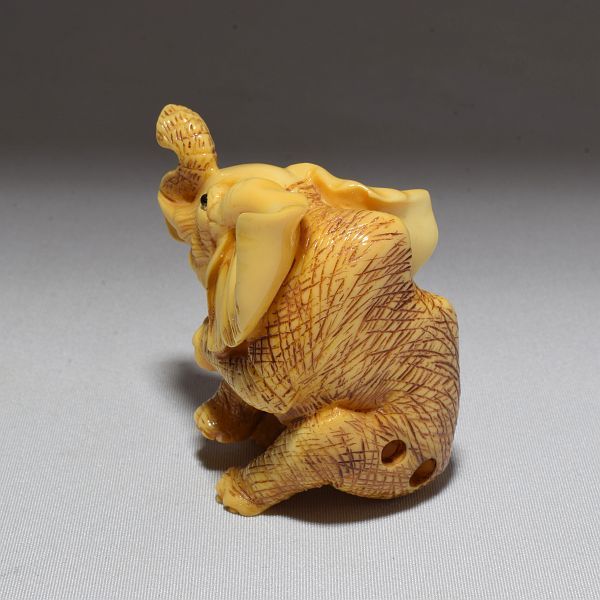 河馬牙 象 彫刻 繊細彫刻 置物 飾り物 提げ物 売り切り 現品限り ゾウ