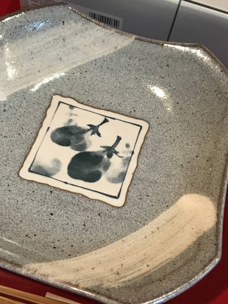 A6908●たち吉 橘吉【なすび 四方皿(竹箸付)】陶器 皿 角皿 約18.5×18.5×4㎝ 未使用品 箱にキズ小汚れなどありの画像2