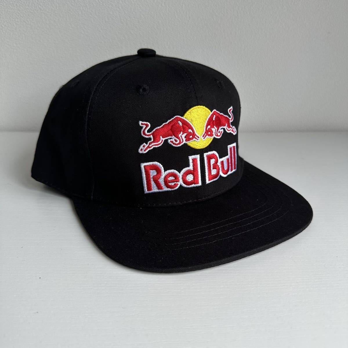 【未使用】Red Bullキャップ 帽子　レッドブル　刺繍入り　野球帽　通気性　アウトドア　キャップ　軽　男女兼用　黒_画像1