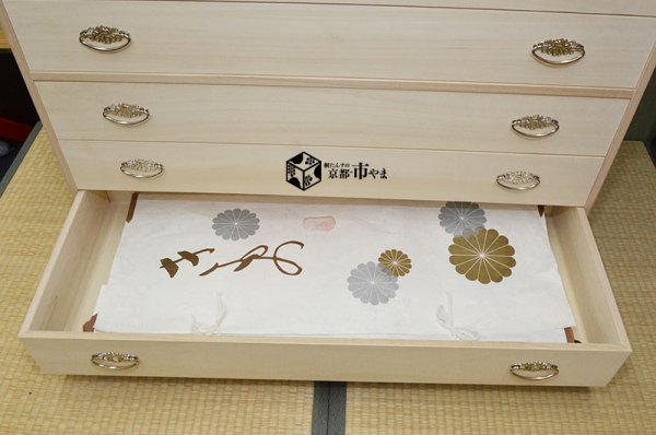  silver handle . chest of drawers . chest . chest of drawers kimono for 7 step . kimono wrapping paper width 100cm height 93cm with casters . front ... Kyoto city .. original 