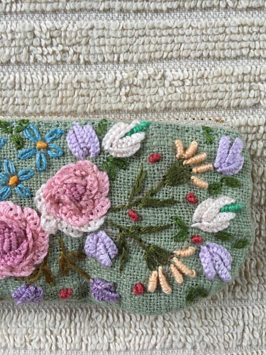 ミニミニポーチ　リップ　印鑑　小銭入れ☆リネン（麻）若草色　薔薇などの花の手刺繍☆ハンドメイド_画像3