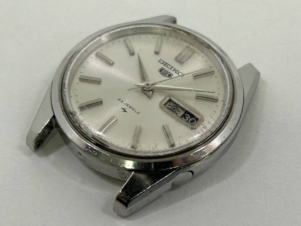 H0511-11 1070【1円スタート】 腕時計　セイコー　SEIKO　ファイブ　5　5126-8020　23石　シルバー文字盤　デイデイト　自動巻き　メンズ_画像2