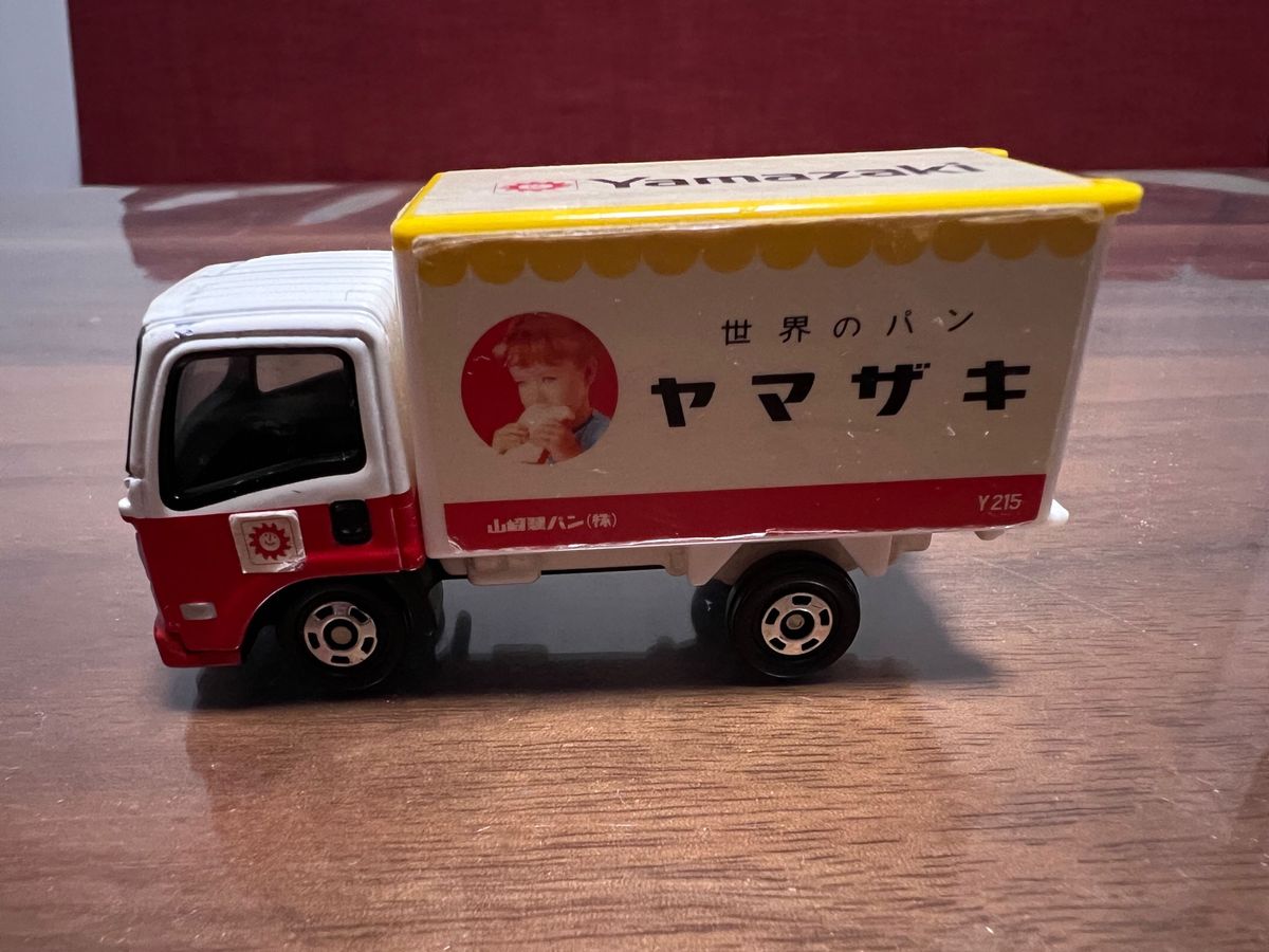 トミカ TOMICA ヤマザキパントラック　シスコーンバス　いすゞELF GALA