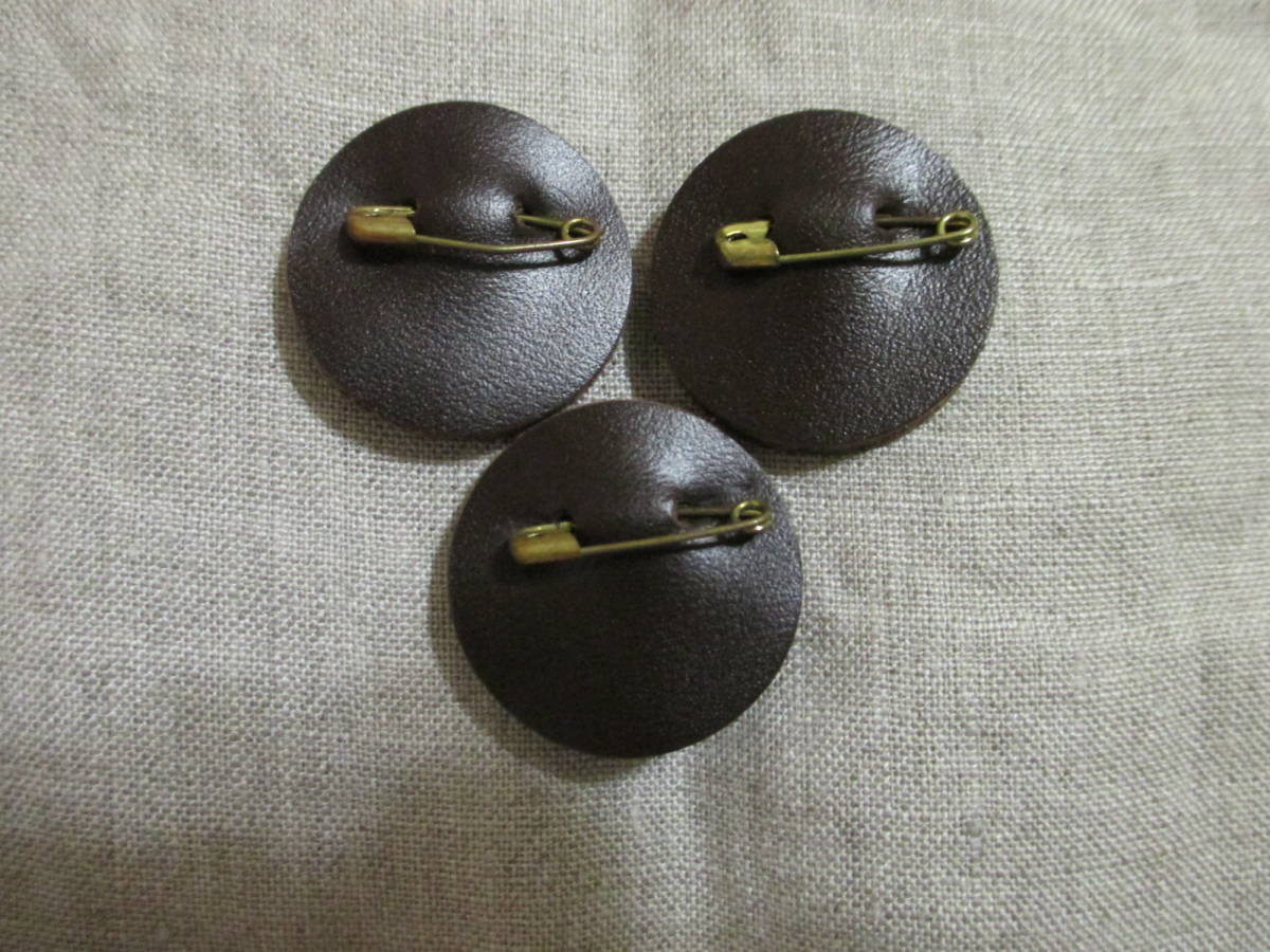 # water .mizushima leather number brooch 3 piece 