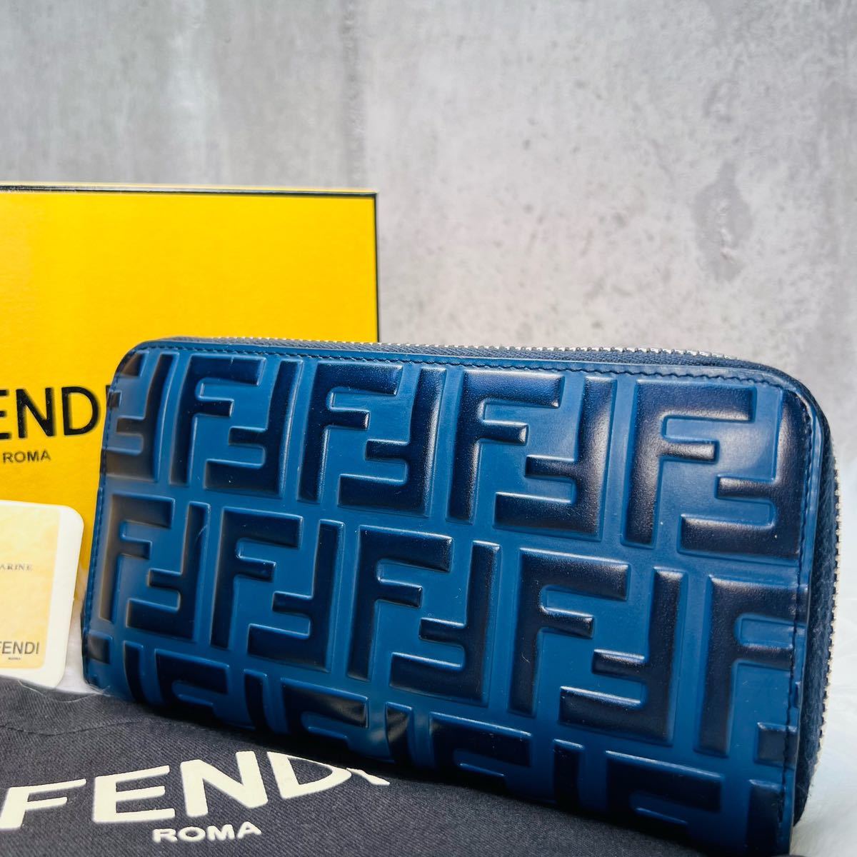 美品 希少 FENDI フェンディ 長財布 ラウンドジップ 7M0210 A42P 美品 希少 FENDI フェンディ 長財布 ラウンドジップ 7M0210 A42P