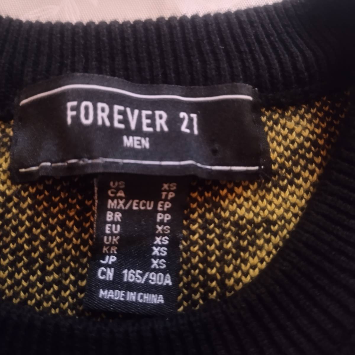 美品！　フォーエバー21　FOREVER21 / MEN　丸襟セーター　ブラック/イエロー　サイズＸＳ(JP)　トラ柄　綿100％_画像5