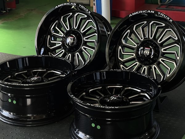 【１台分限定特価】 20x10J PCD139.7 ６穴 AMERICAN TRUXX 未使用 20インチホイールのみ サーフ プラド タコマ ハイラックス ハマーH3 タホ_画像2