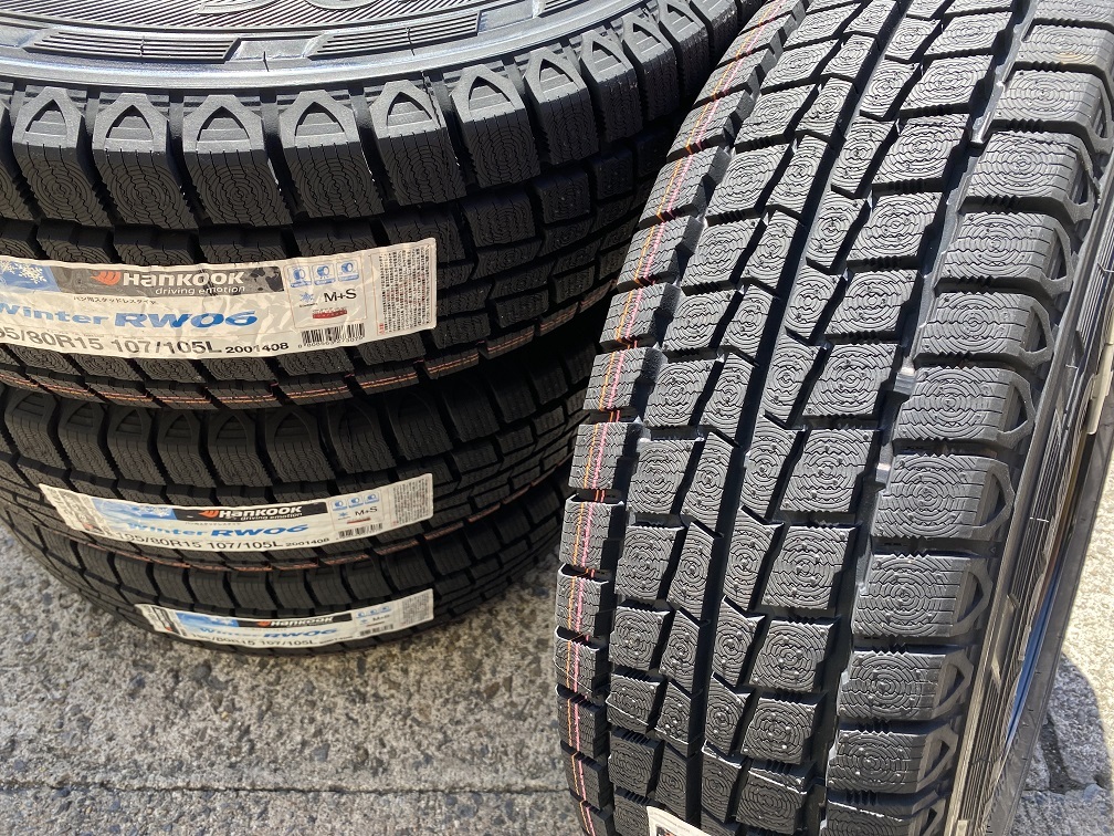 送料無料 200系ハイエース新車外しホイール 2023年製 ハンコックRW06 195/80R15 107/105L スタッドレスタイヤホイール4本SET _画像3