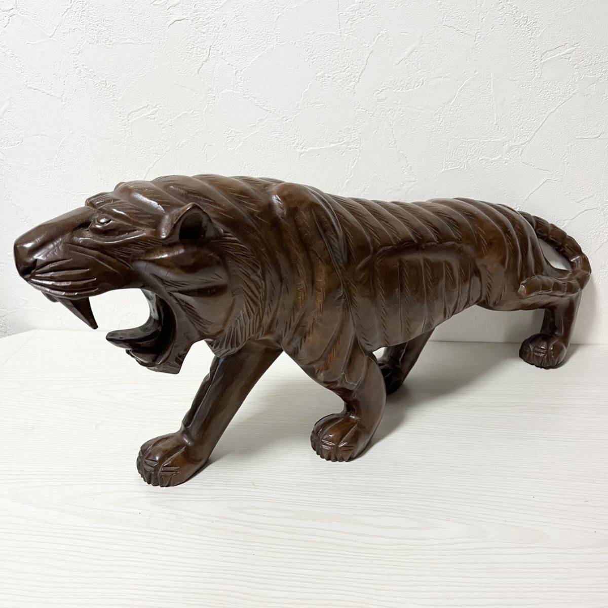 大きい 虎の置物 全長約63ｃｍ 王彫 猛虎 木彫り 木製 大型 トラ 