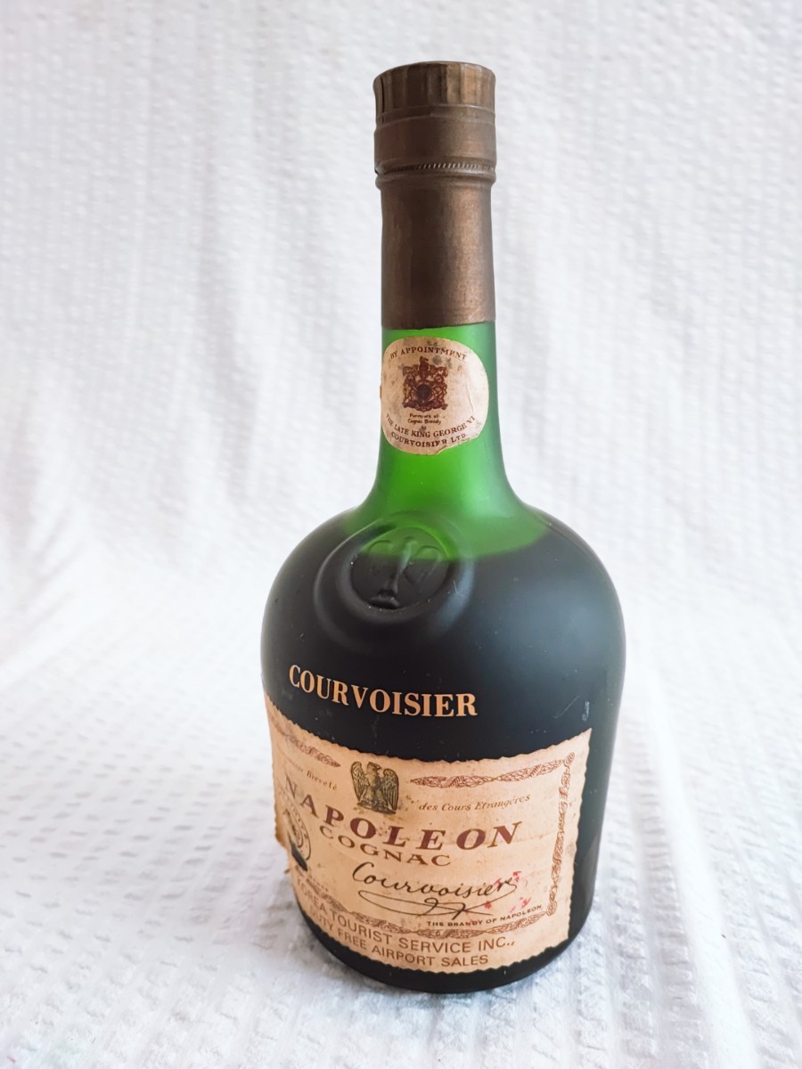 COURVOISIER NAPOLEON COGNAC 未開封 クルボアジェ ナポレオン コニャック 旧 古酒 緑瓶 700ml 当時物 コレクション 酒(112802)_画像1