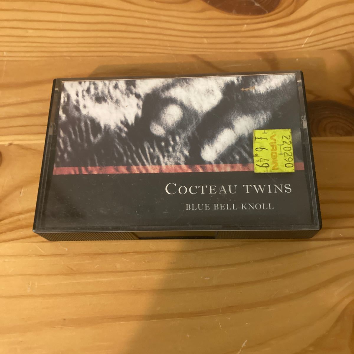 カセット　COUCTEU TWINS BLUE BELL KNOLL US