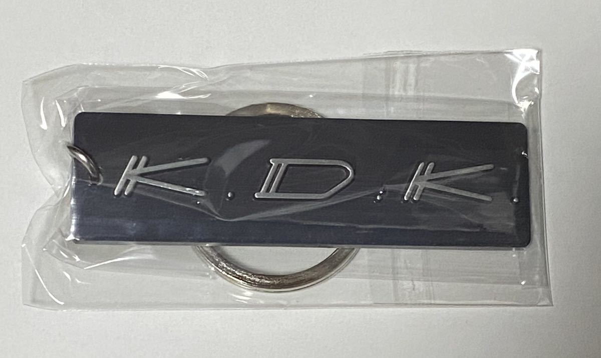 【京成電鉄】車体側面旧ロゴ「K.D.K」メタル仕上げキーホルダー（青電カラー）_画像1