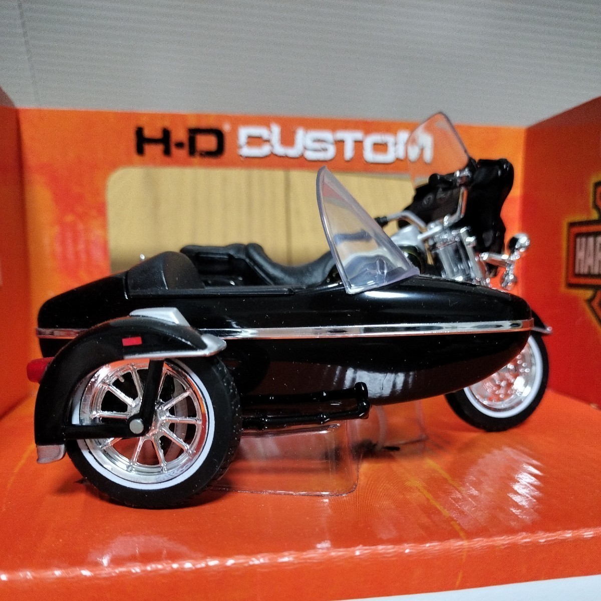 Maisto【1/18 HARLEY-DAVIDSON 1998 FLHT Electra Glide Maisto【1/18 HARLEY-DAVIDSON 1998 FLHT Electra Glide